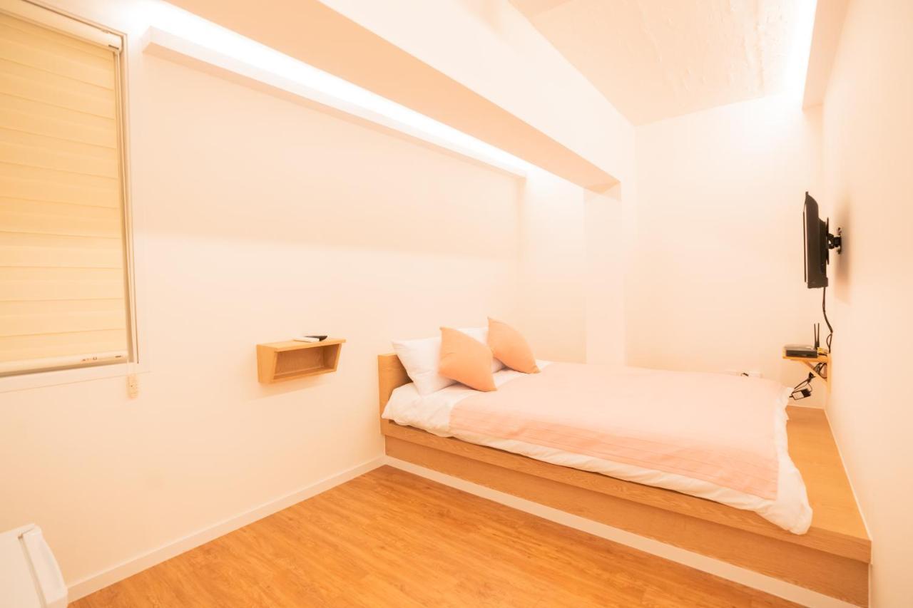 Hotel Huayuanhouse Hq In Hongdae Seoul Exterior foto