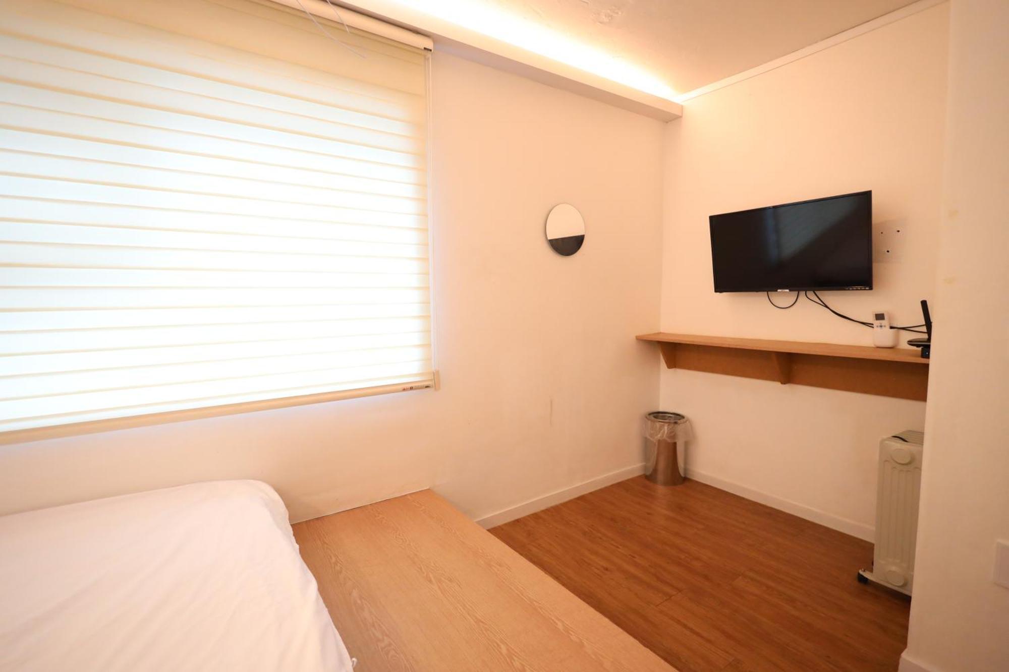Hotel Huayuanhouse Hq In Hongdae Seoul Exterior foto