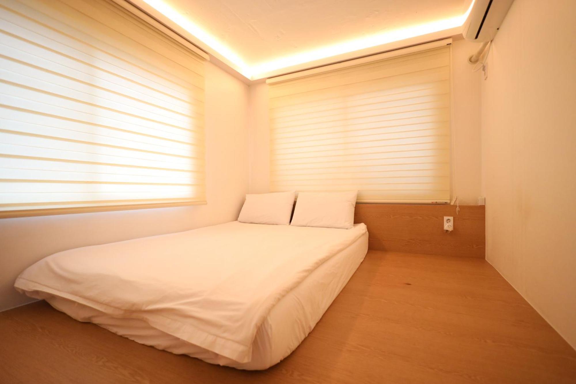 Hotel Huayuanhouse Hq In Hongdae Seoul Exterior foto